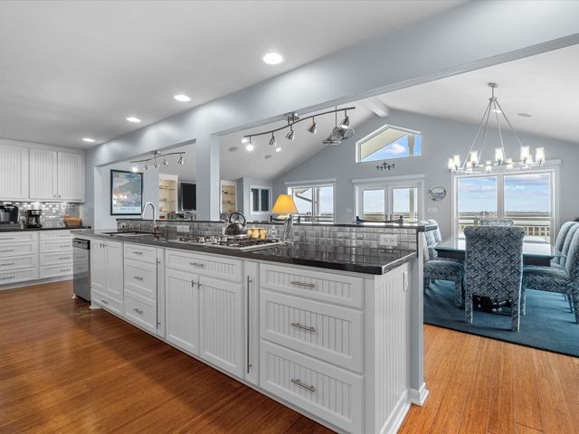 4231 Jolly Roger Road, Jamaica Beach, TX 77554