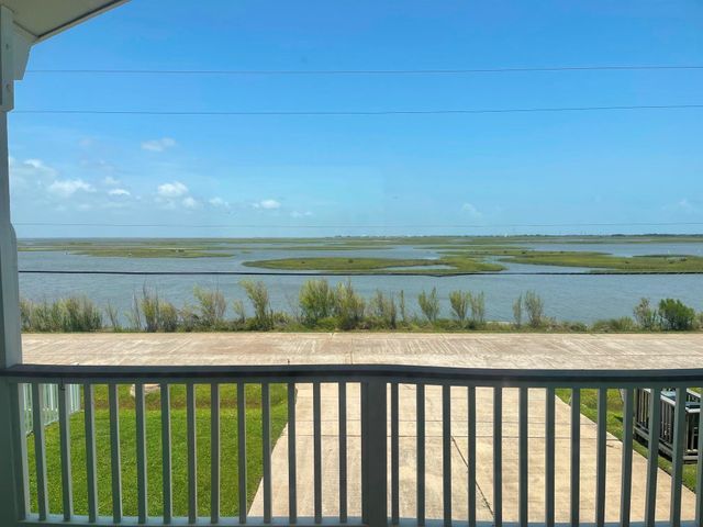 4231 Jolly Roger Road, Jamaica Beach, TX 77554