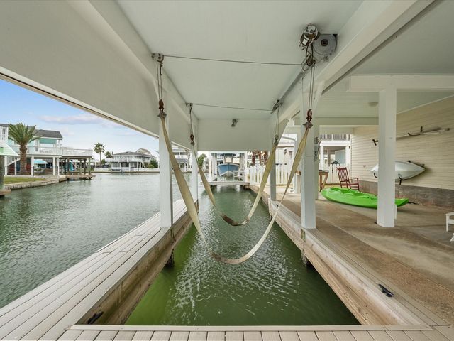 4231 Jolly Roger Road, Jamaica Beach, TX 77554