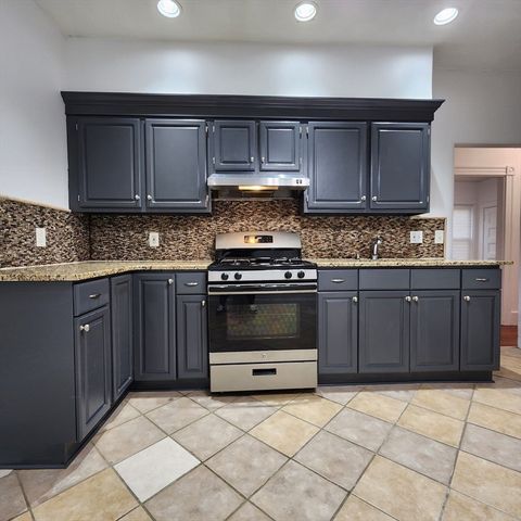 15 Mclellan St, Boston, MA 02121