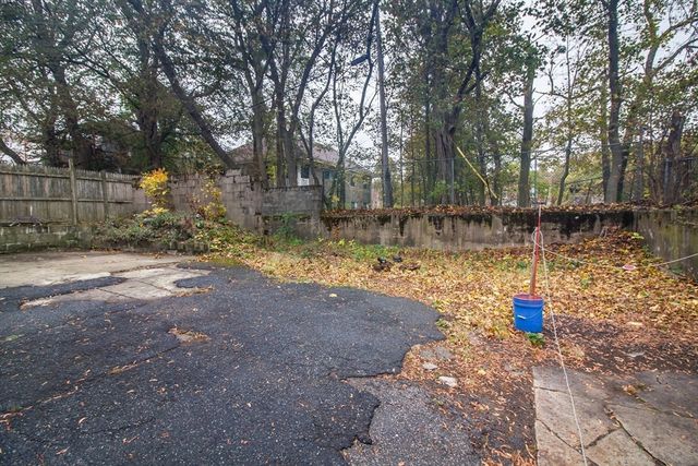 15 Mclellan St, Boston, MA 02121