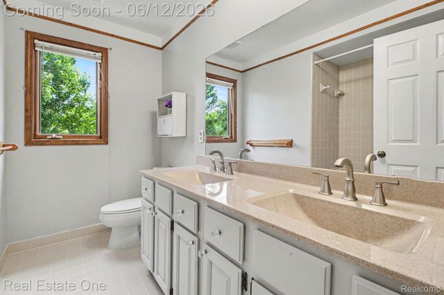 1751 Carpenter Drive, Troy, MI 48098