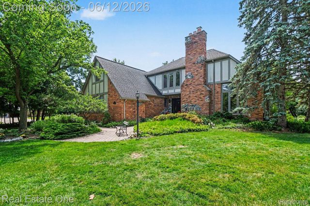 1751 Carpenter Drive, Troy, MI 48098