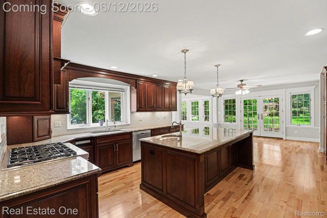 1751 Carpenter Drive, Troy, MI 48098