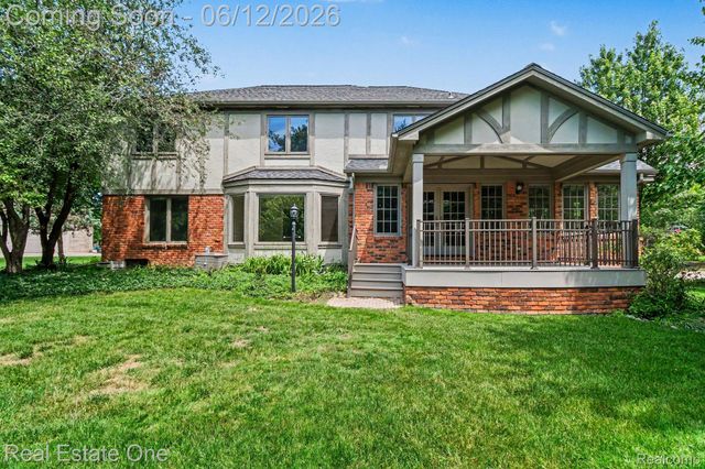 1751 Carpenter Drive, Troy, MI 48098