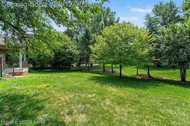 1751 Carpenter Drive, Troy, MI 48098