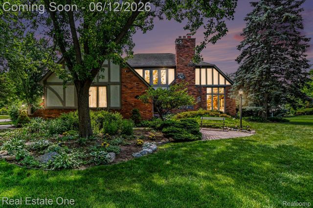 1751 Carpenter Drive, Troy, MI 48098