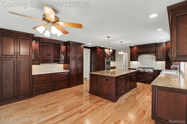 1751 Carpenter Drive, Troy, MI 48098