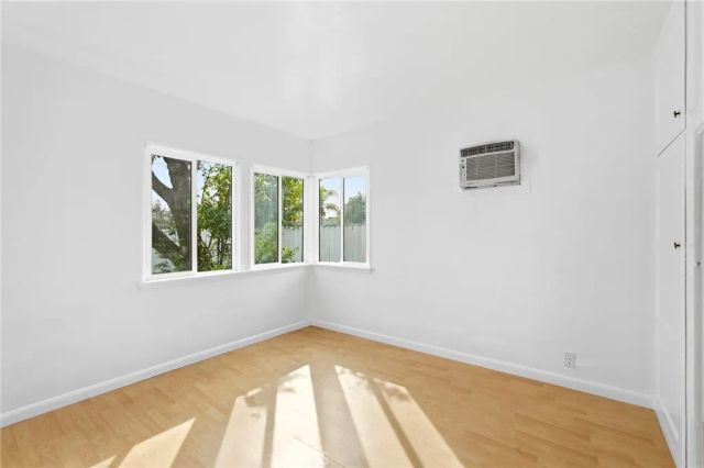 2205 N Glenoaks Boulevard, Burbank, CA 91504