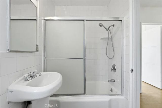 2205 N Glenoaks Boulevard, Burbank, CA 91504