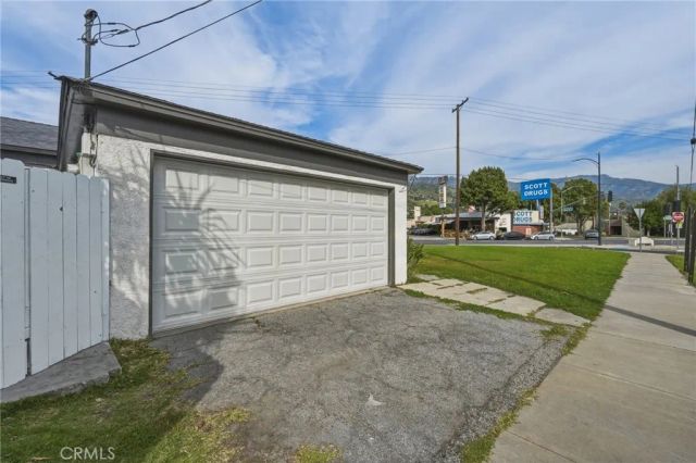 2205 N Glenoaks Boulevard, Burbank, CA 91504