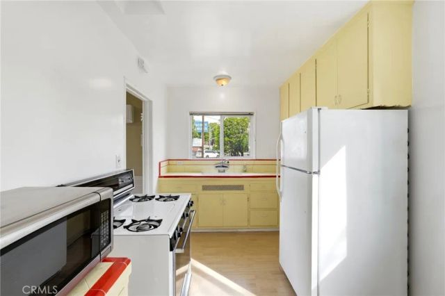 2205 N Glenoaks Boulevard, Burbank, CA 91504