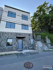 9009 Riverside Place Unit 3, North Bergen, NJ 07047