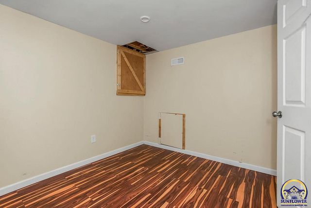11525 S Clare Rd, Olathe, KS 66061