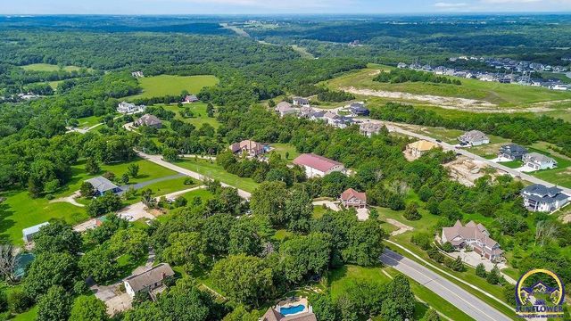 11525 S Clare Rd, Olathe, KS 66061
