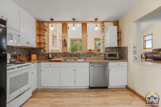 11525 S Clare Rd, Olathe, KS 66061