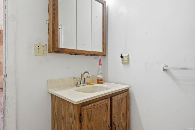 1008 W 16th Street, Muncie, IN 47302