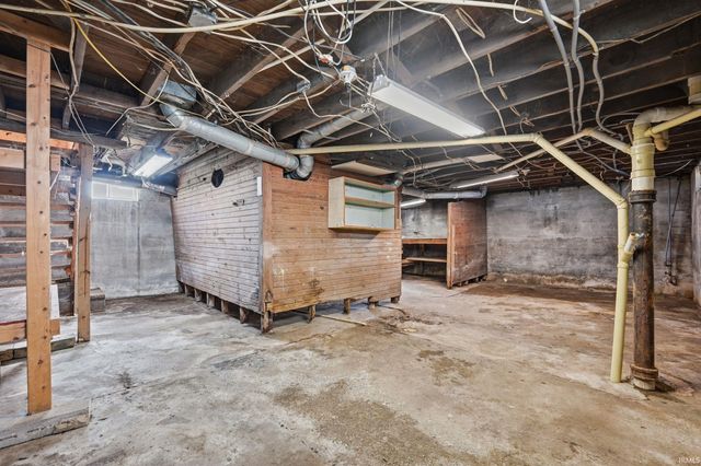 1008 W 16th Street, Muncie, IN 47302
