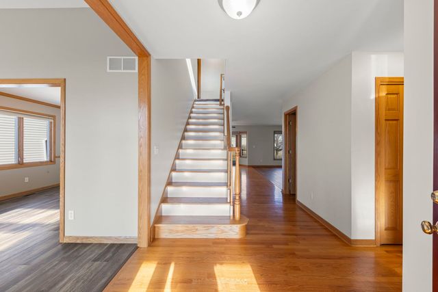 1242 Bristol Drive W, Sycamore, IL 60178