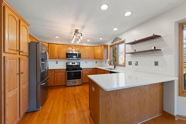 1242 Bristol Drive W, Sycamore, IL 60178