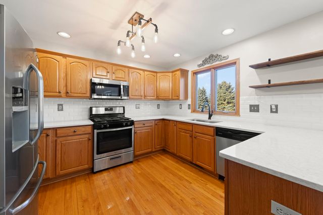 1242 Bristol Drive W, Sycamore, IL 60178