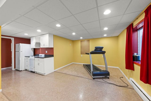 1242 Bristol Drive W, Sycamore, IL 60178