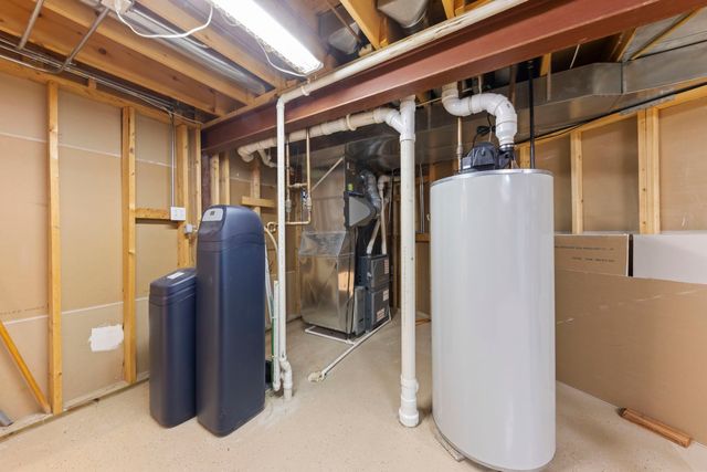 1242 Bristol Drive W, Sycamore, IL 60178