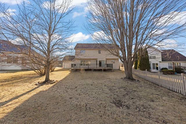 1242 Bristol Drive W, Sycamore, IL 60178