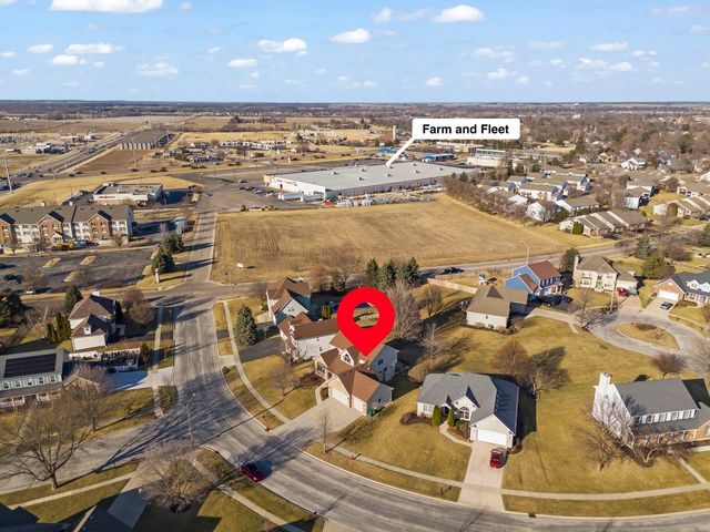 1242 Bristol Drive W, Sycamore, IL 60178