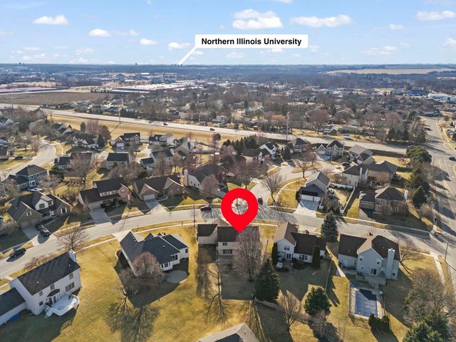 1242 Bristol Drive W, Sycamore, IL 60178