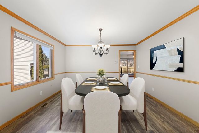 1242 Bristol Drive W, Sycamore, IL 60178