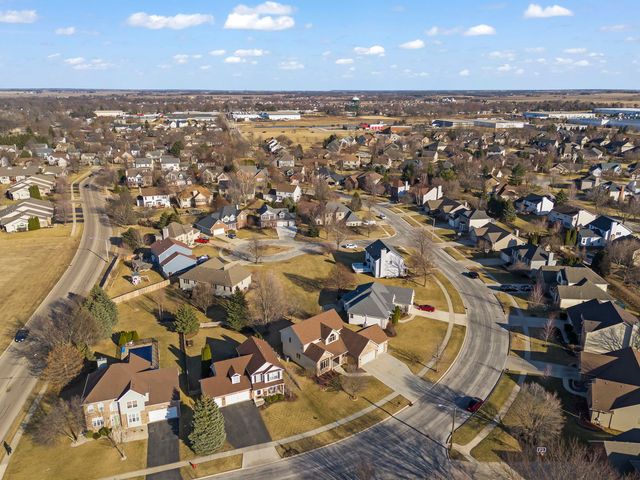 1242 Bristol Drive W, Sycamore, IL 60178