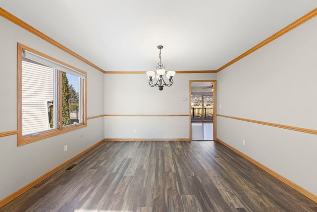 1242 Bristol Drive W, Sycamore, IL 60178