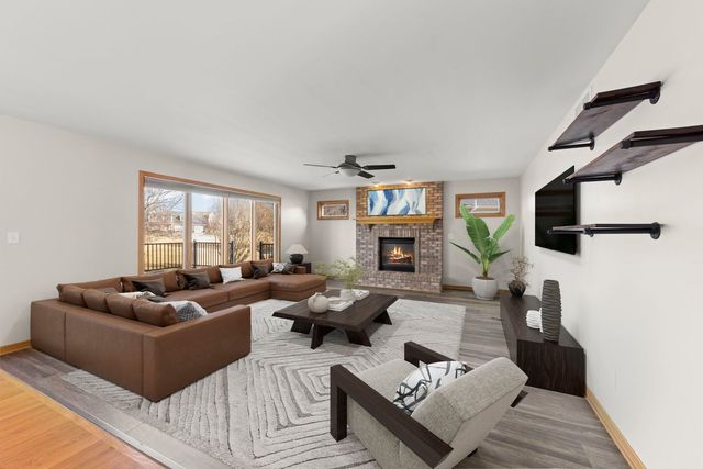 1242 Bristol Drive W, Sycamore, IL 60178