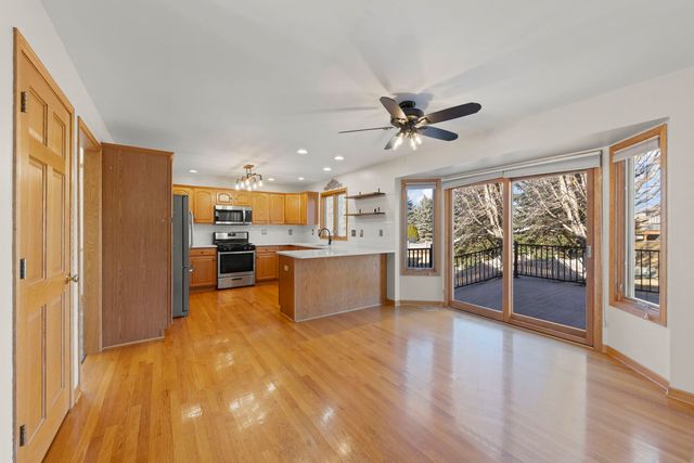 1242 Bristol Drive W, Sycamore, IL 60178