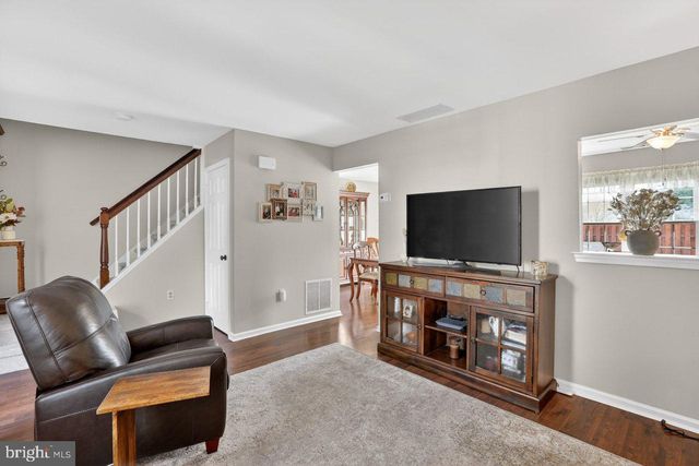 215 BIRCH HOLLOW DR, Bordentown, NJ 08505