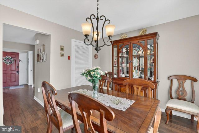 215 BIRCH HOLLOW DR, Bordentown, NJ 08505