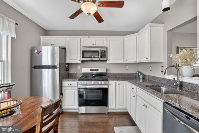 215 BIRCH HOLLOW DR, Bordentown, NJ 08505