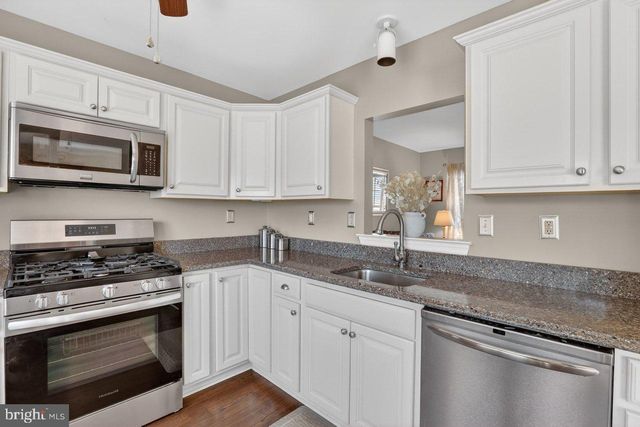 215 BIRCH HOLLOW DR, Bordentown, NJ 08505