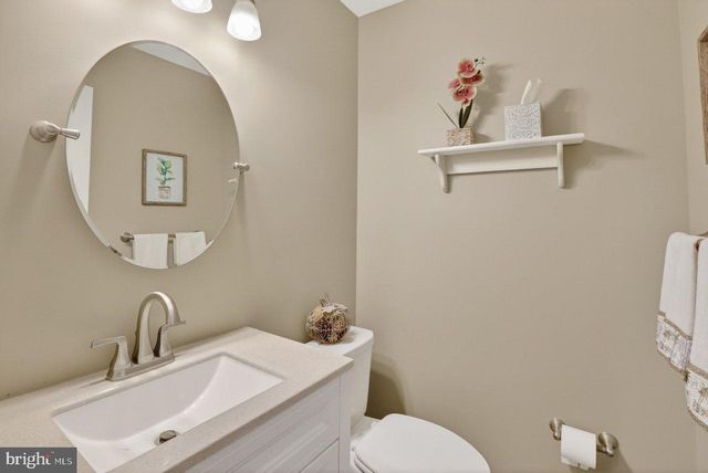 215 BIRCH HOLLOW DR, Bordentown, NJ 08505