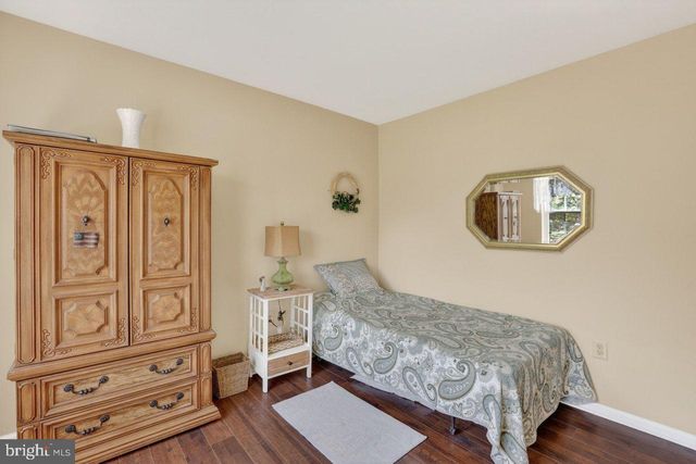 215 BIRCH HOLLOW DR, Bordentown, NJ 08505