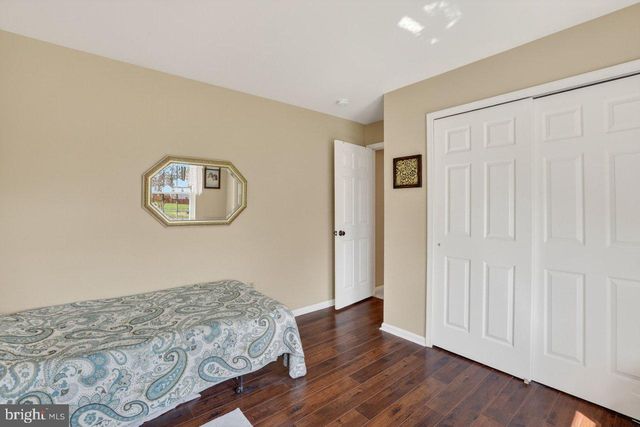 215 BIRCH HOLLOW DR, Bordentown, NJ 08505