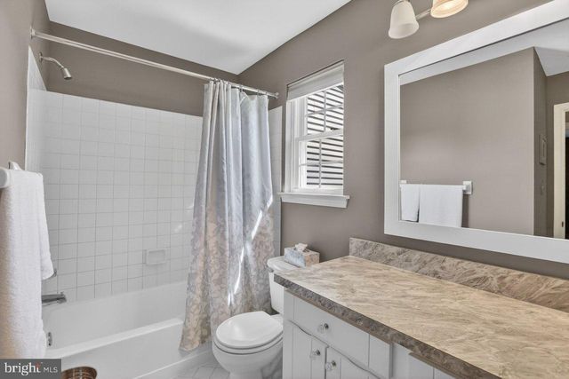 215 BIRCH HOLLOW DR, Bordentown, NJ 08505