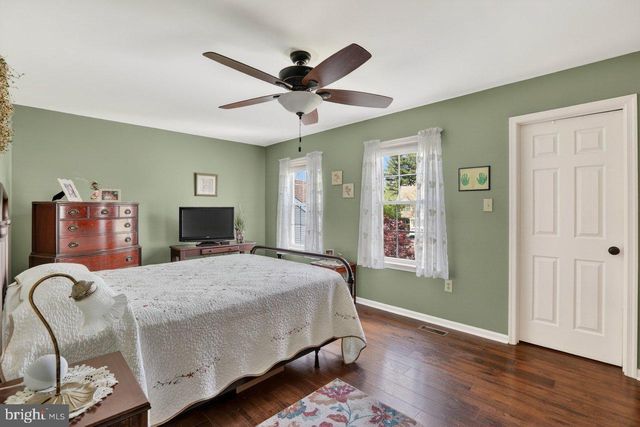 215 BIRCH HOLLOW DR, Bordentown, NJ 08505