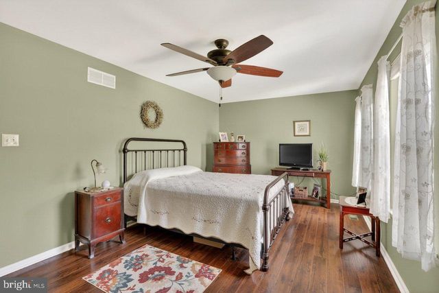 215 BIRCH HOLLOW DR, Bordentown, NJ 08505