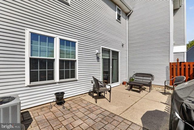 215 BIRCH HOLLOW DR, Bordentown, NJ 08505