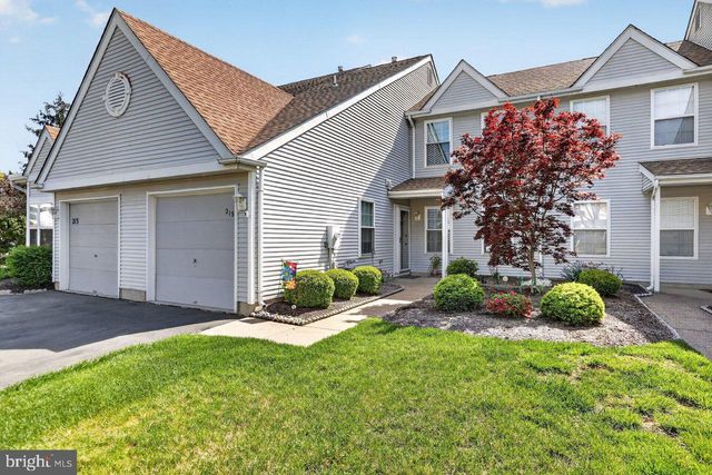 215 BIRCH HOLLOW DR, Bordentown, NJ 08505