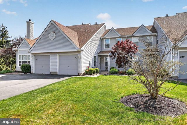 215 BIRCH HOLLOW DR, Bordentown, NJ 08505