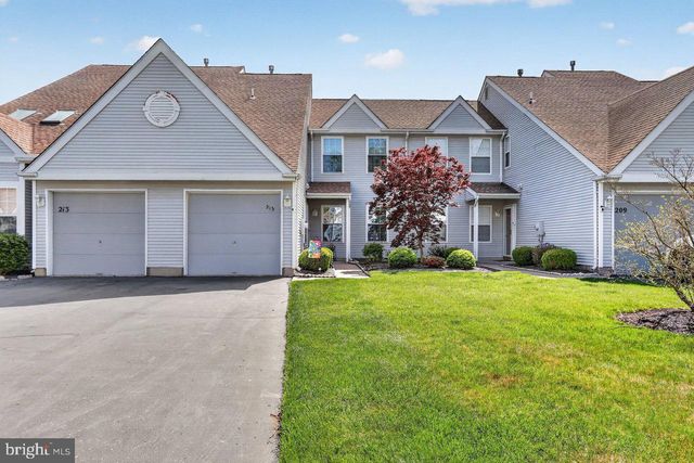 215 BIRCH HOLLOW DR, Bordentown, NJ 08505