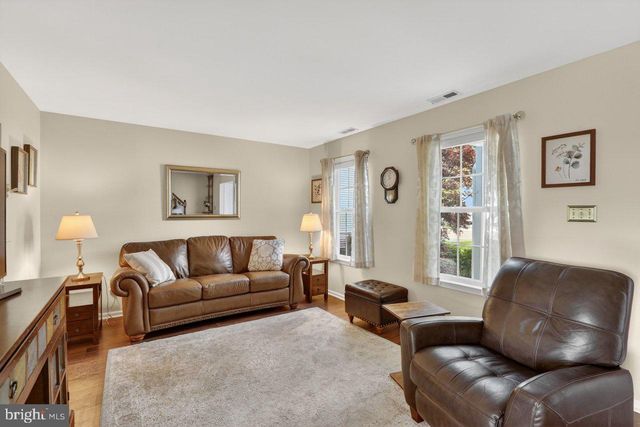 215 BIRCH HOLLOW DR, Bordentown, NJ 08505